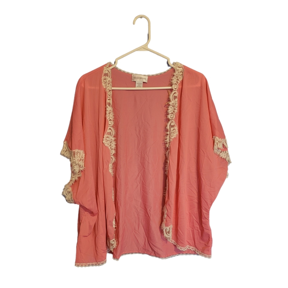 Shadowline short pink robe with white lace